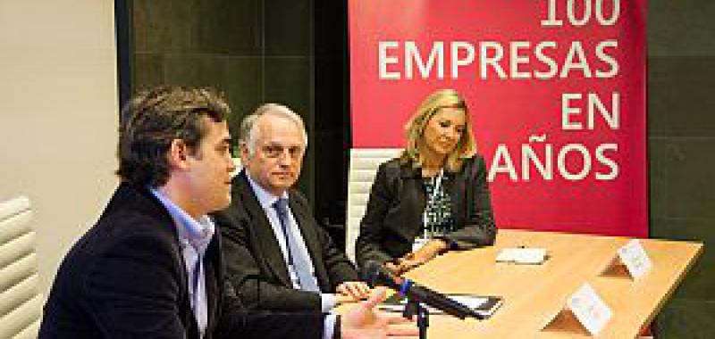 De izda. a dcha. Rodrigo del Prado, Socio-Fundador de BQ, Carlos Mira, Director de Creciendo y, Veronica Fisas, Directora General y Consejera Delegada de Natura Bisse